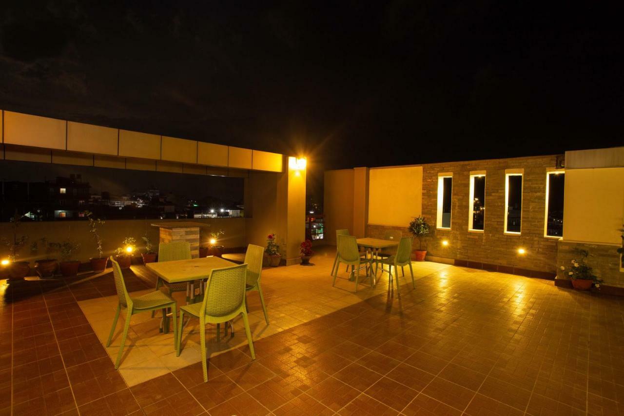 Hotel Lake Paradise بوكْرا المظهر الخارجي الصورة
