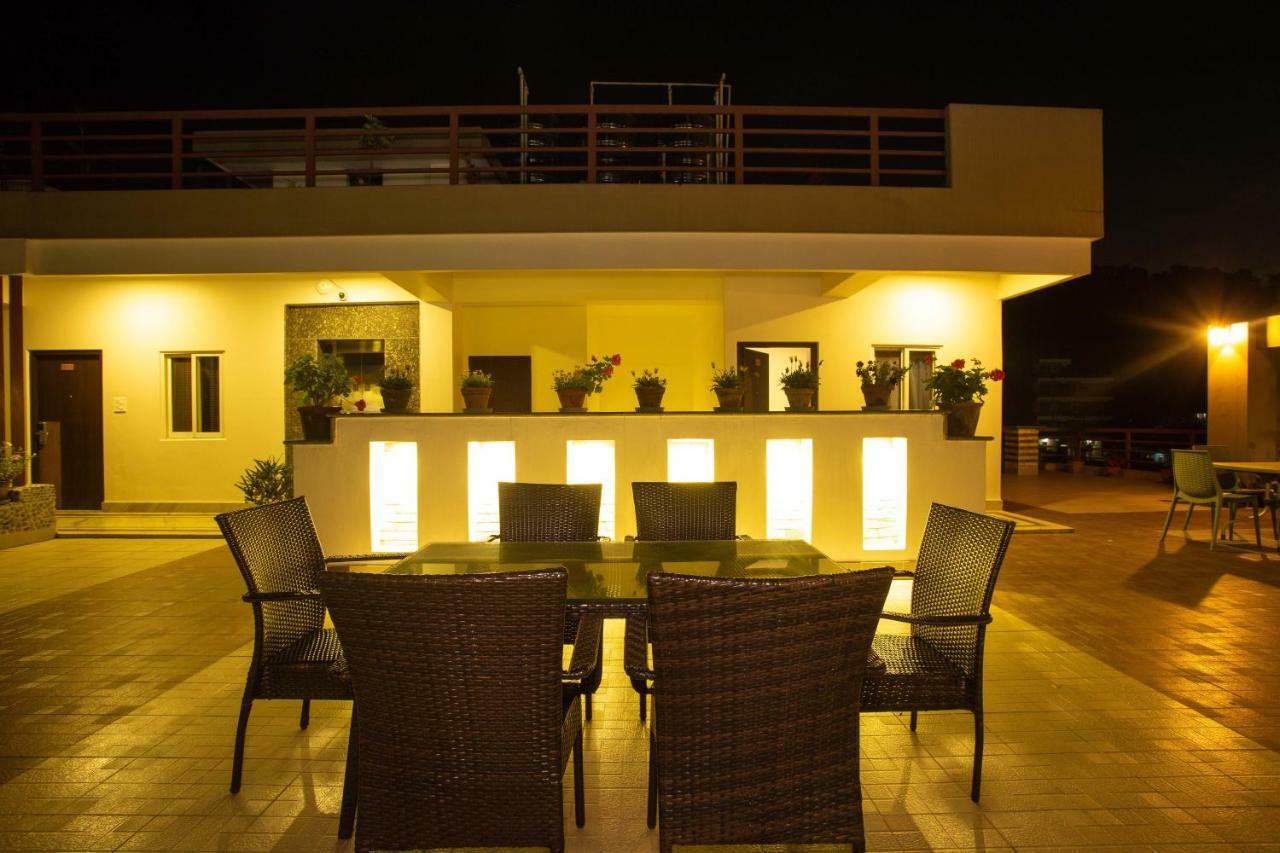 Hotel Lake Paradise بوكْرا المظهر الخارجي الصورة
